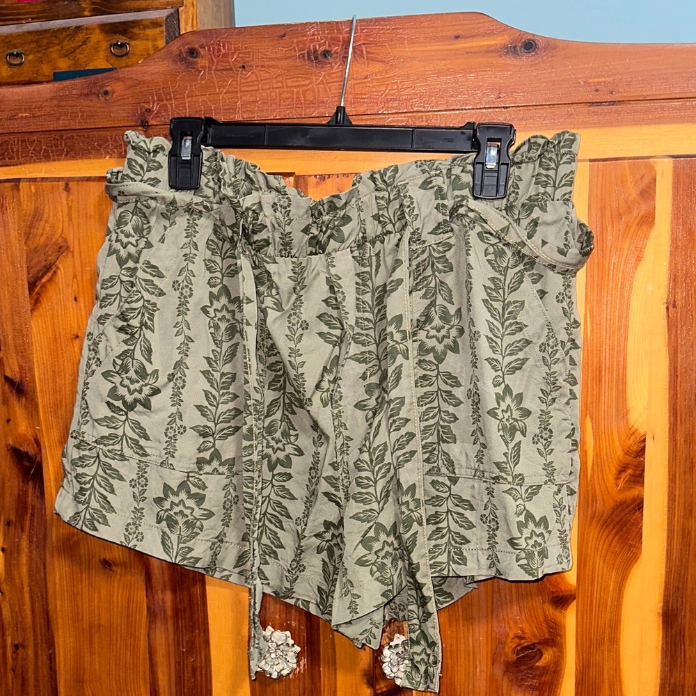 Time and Tru Olive Floral High Waist Shorts